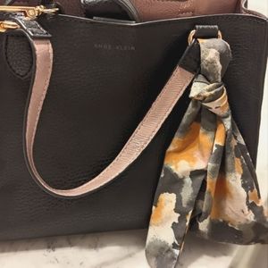 Black handbag with pink interior and an Accent scarf !